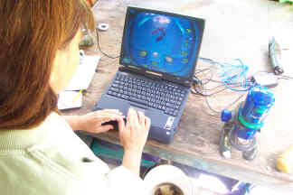 Zo Ann using the QX3 and laptop